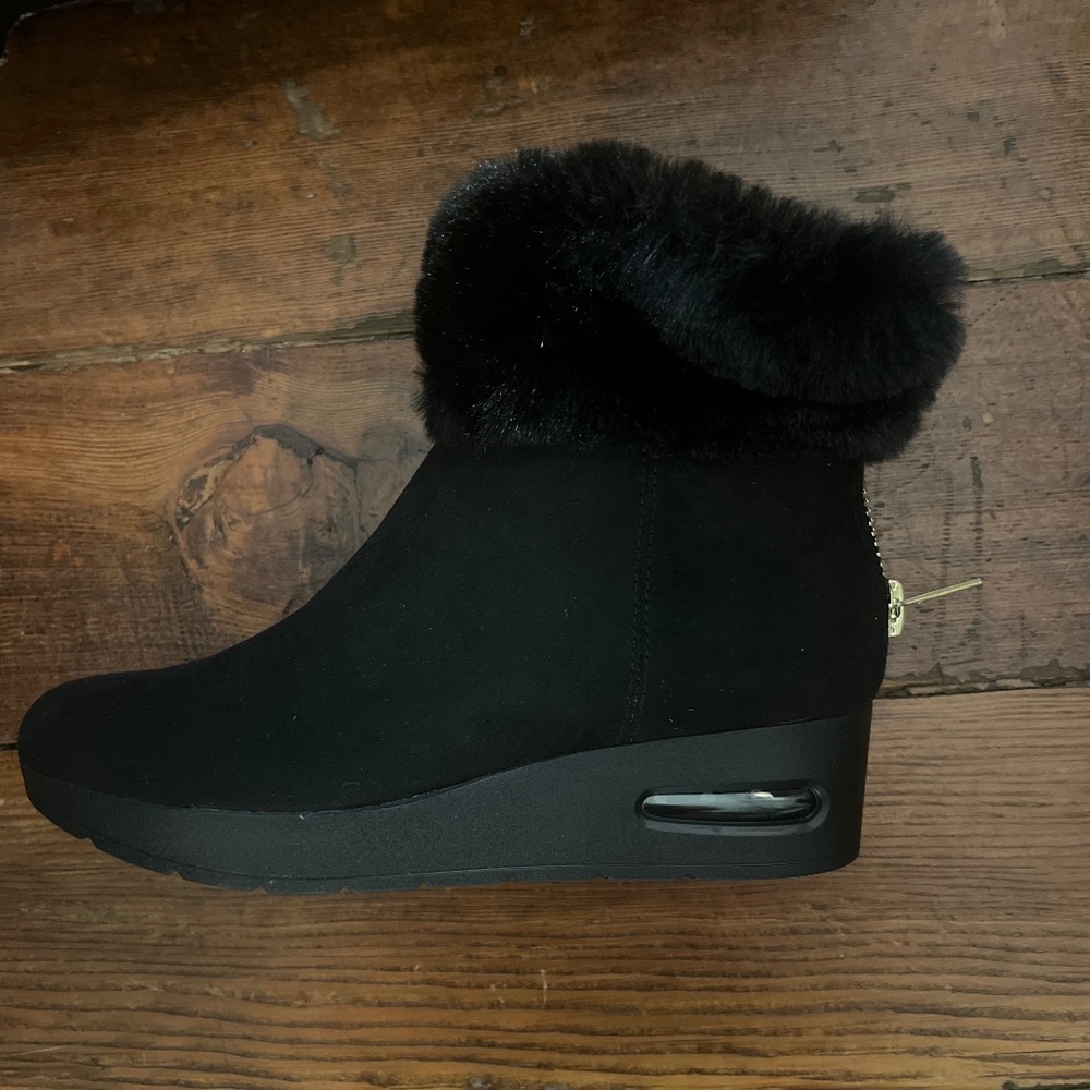 DKNY ABRÍ WEDGE BLACK WOMENS SHOES